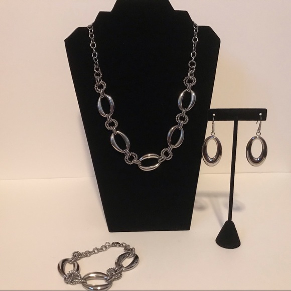 Stainless steel necklace and accessories. - Picture 6 of 8